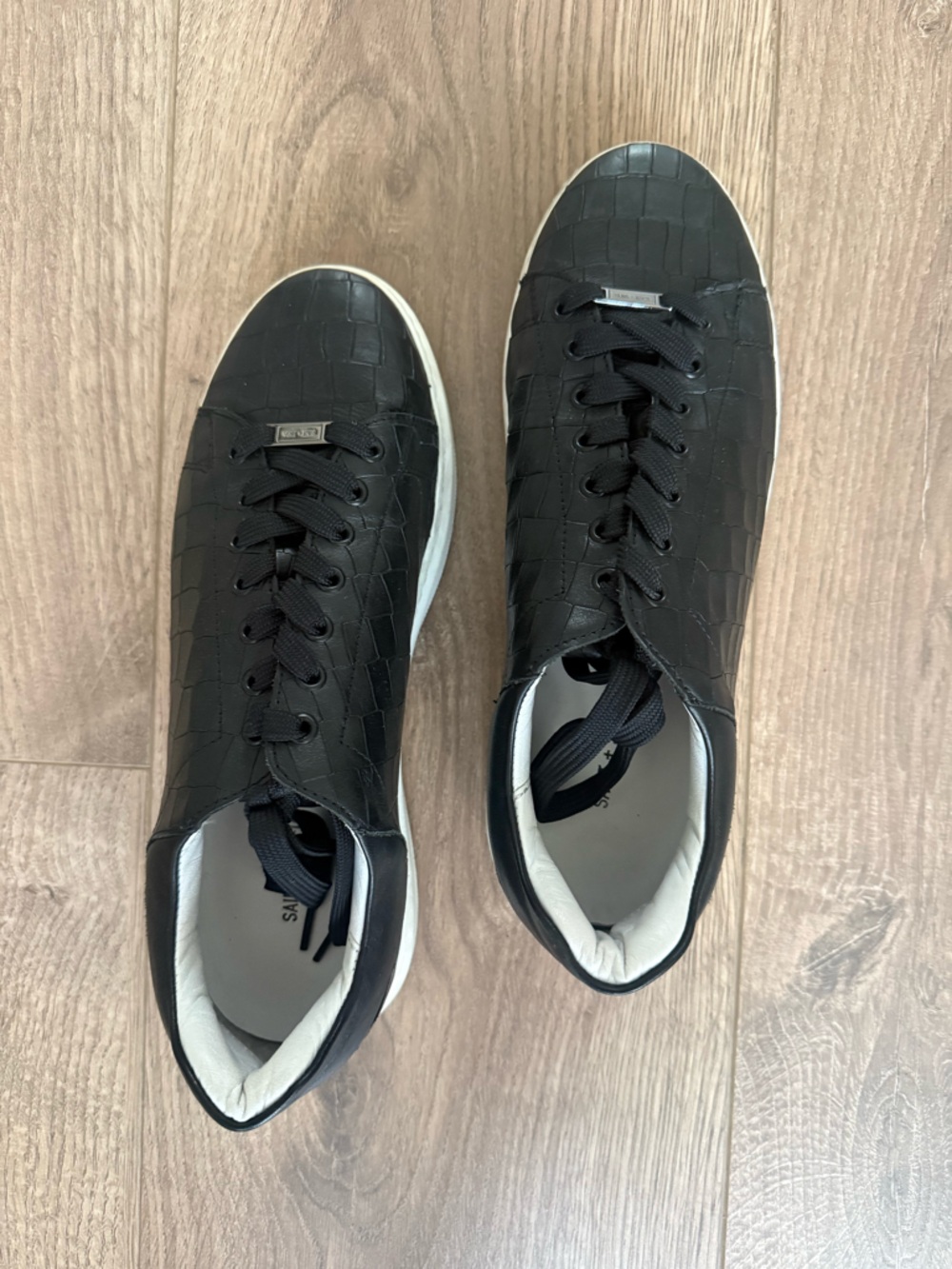 Woman’s Black Leather Low-Top Sneakers